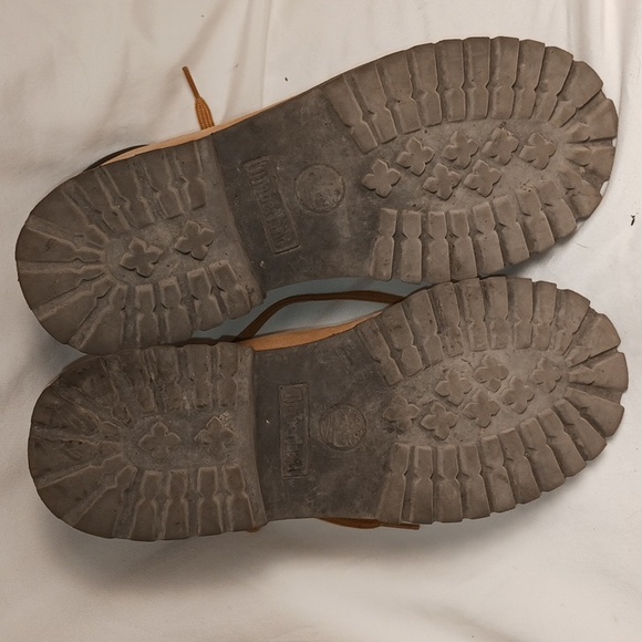 Timberland 6" Nubuck Leather Boots - Picture 7 of 7